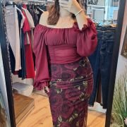 Fitted skirt with roses